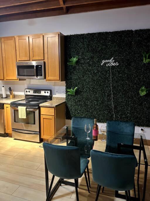 Serene Living Downtown Stl Loft Сейнт Луис Екстериор снимка